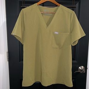 Catarina Figs Scrub Large Top Martini Olive